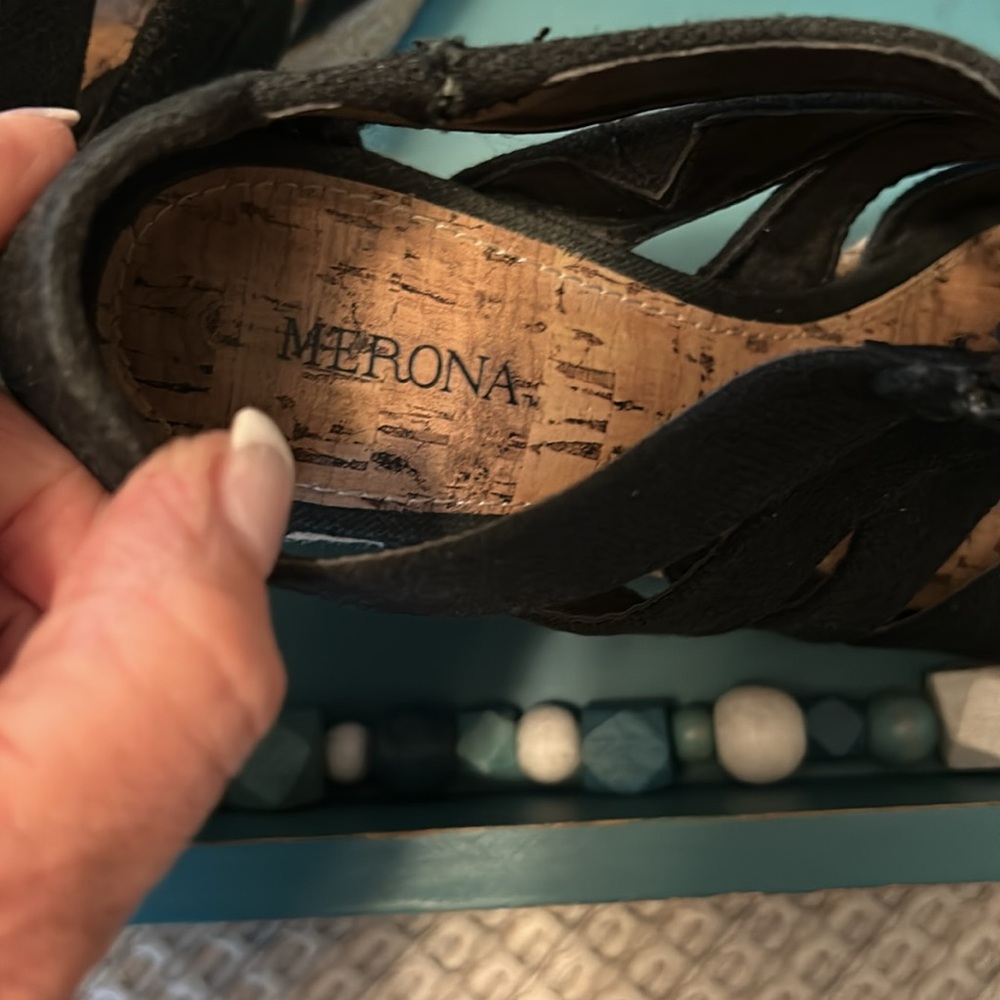 Merona Black Wedge Shoes with Elegant Design - Picture 5 of 5